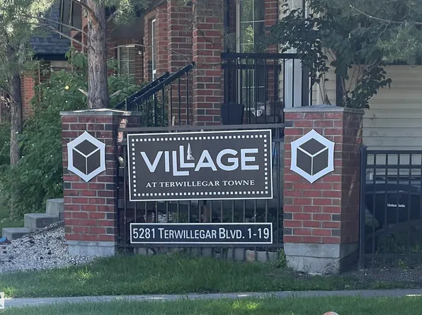 5281 Terwillegar Blvd NW #18, Edmonton, AB T6R 0C5