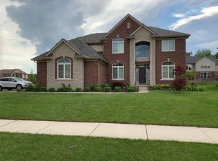 27539 Estrada Ln, Novi, MI 48374