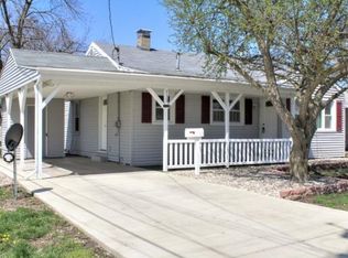 713 N 27th St, Mattoon, IL 61938