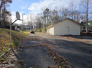 Cedar Cir, Powell, TN 37849