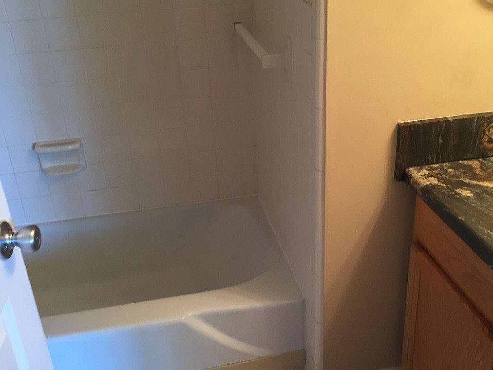 1st image of 147 Lakeshore Dr APT 3