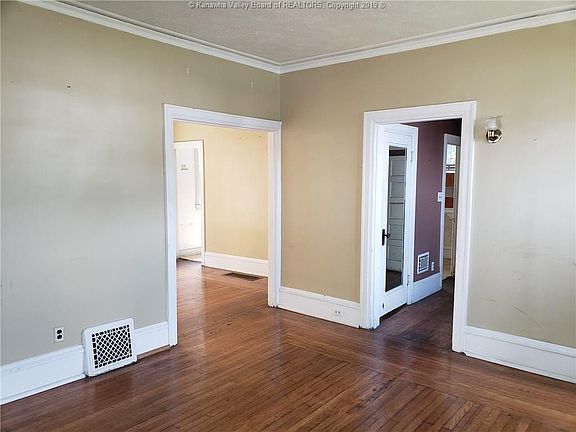 3rd image of 1529 Washington St E