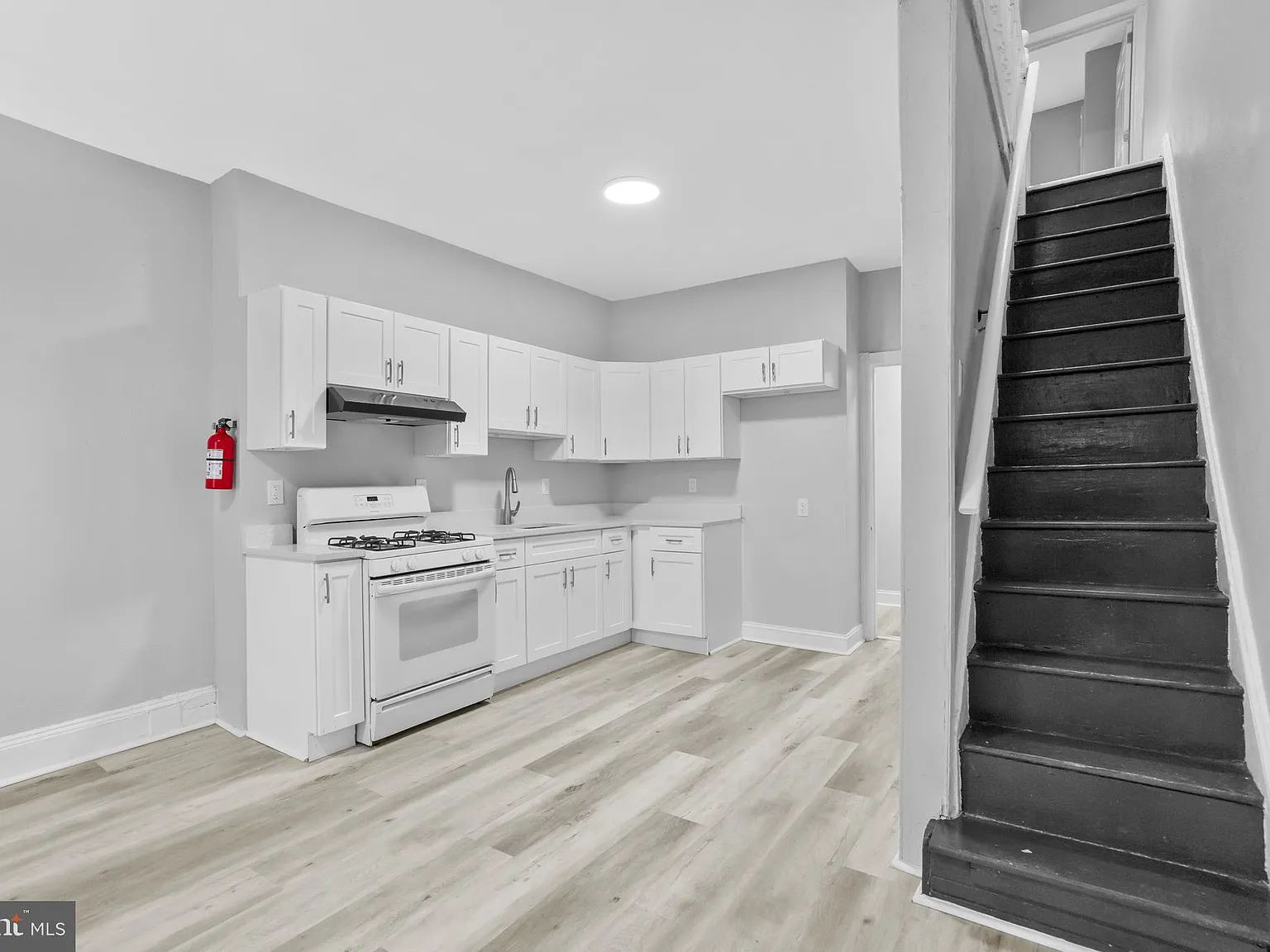 4 bed, 1036 sqft, $1,600 — Photo 2
