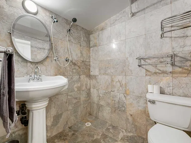 64 W Whitefield Cres NE #6 — Photo 13