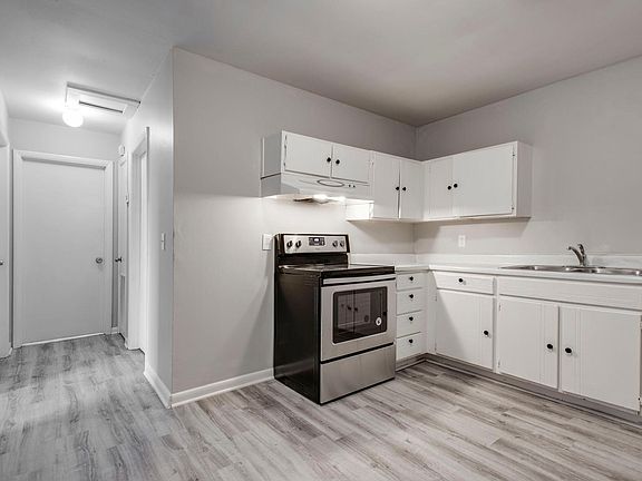 3rd image of 2328 Oak Ct