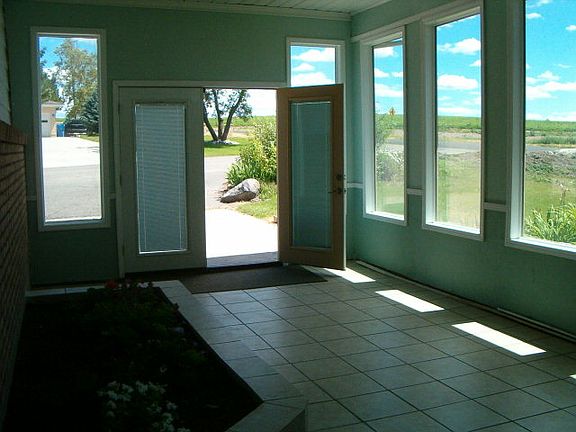5th image of 1362 Meadowview Ave