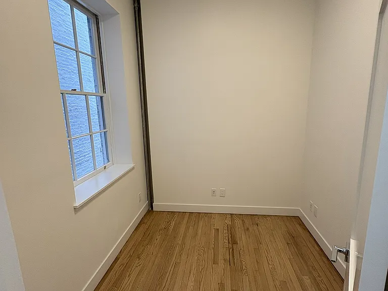 304 E 92nd St #1R — Photo 5