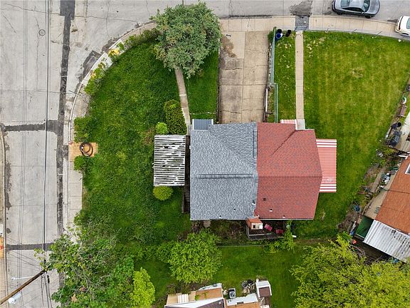 3rd image of 147 Schenley Manor Dr