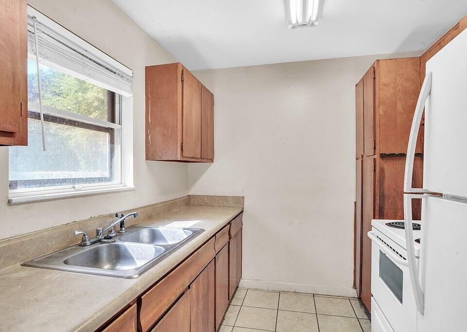 1st image of 6423 Julia Dr