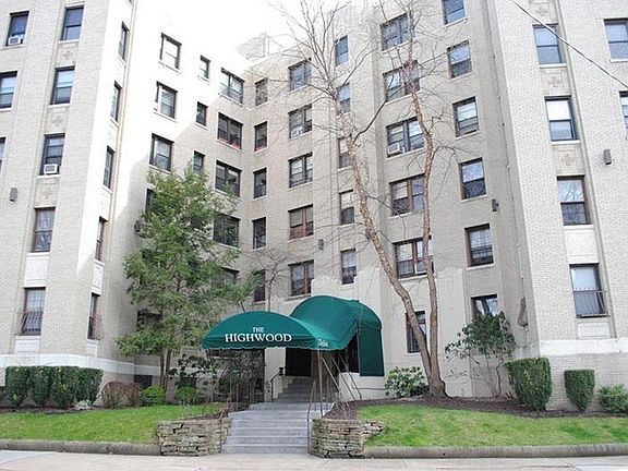 5th image of 372 S Highland Ave