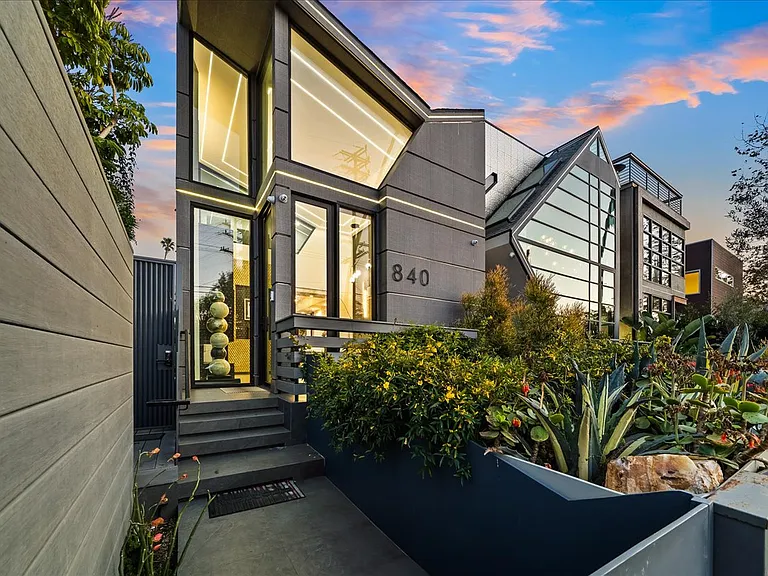 840 California Ave — Photo 5