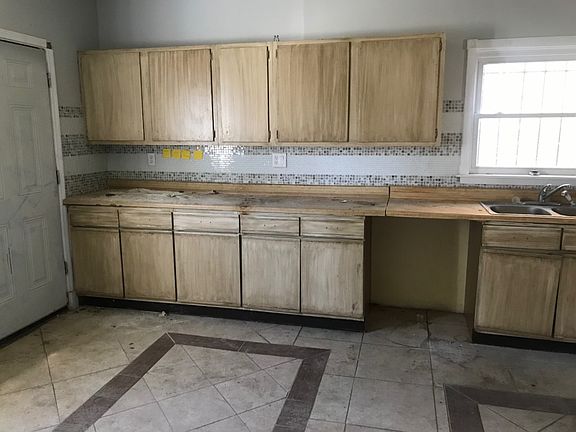3rd image of 654 Pritz Ave