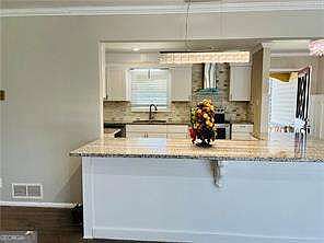 4th image of 2223 Hylaea Rd