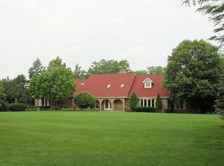 16 S Liberty Dr, South Barrington, IL 60010