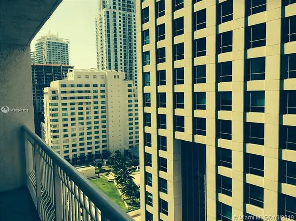 1200 Brickell Bay Dr APT 2304, Miami, FL 33131