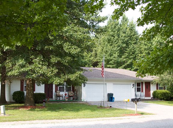 5th image of 12 Goldenwood Ln