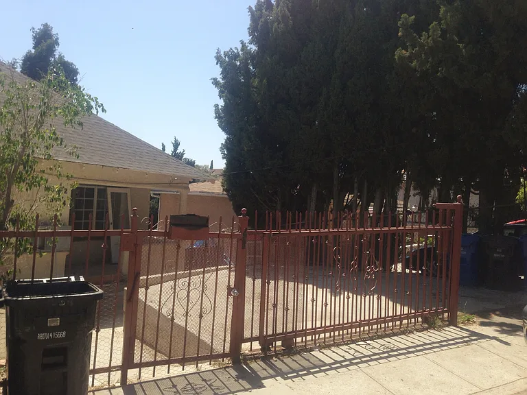 Lilac Pl — Photo 9