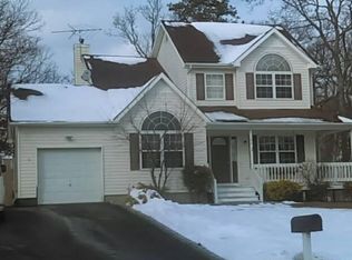 55 Adobe Dr, Shirley, NY 11967