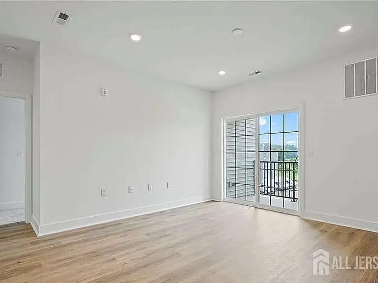 28310 Radford Ct — Photo 5