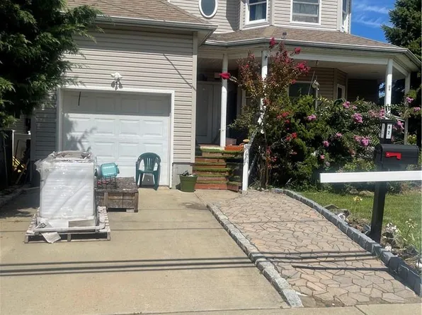 82 President Street, Freeport, NY 11520