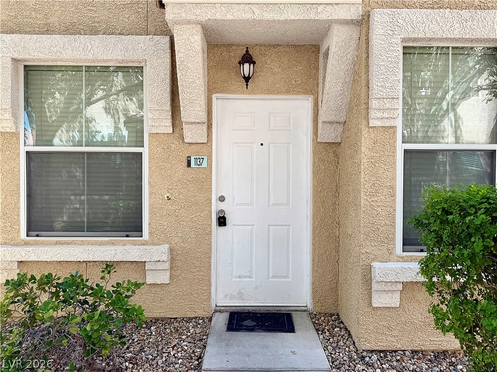 3 bed, 2.0 bath, 1377 sqft, $1,725 — Photo 2