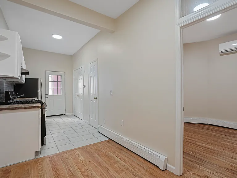 16 Russell St #GROUND-FLOOR — Photo 17