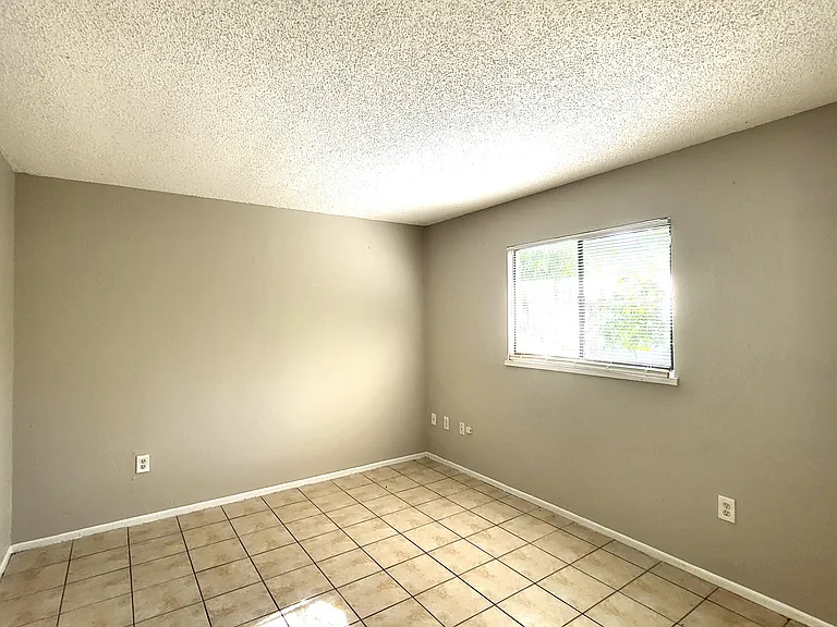 4130/4132/4134 Washington Avenue - 4130 — Photo 6