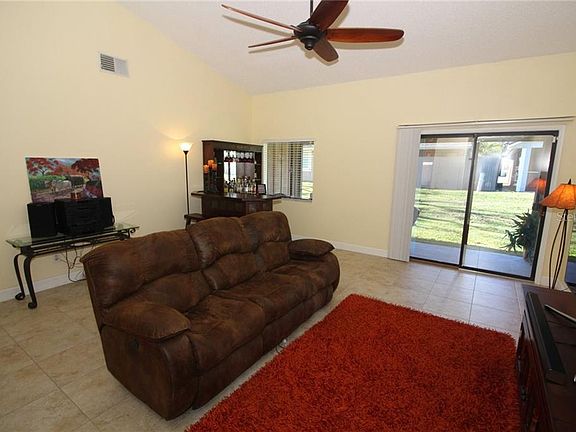 4th image of 721 Lakeside Dr