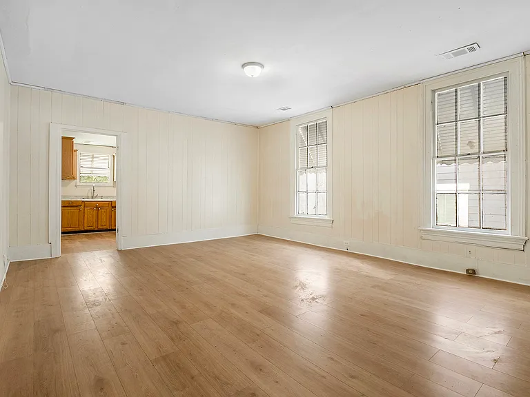 1031 Ash St — Photo 10