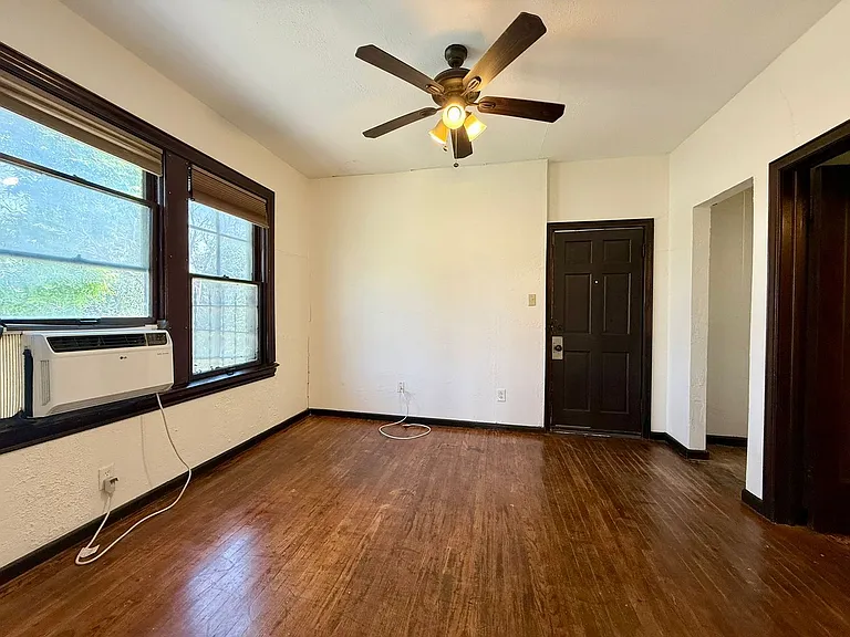 810 W Craig Pl #101 — Photo 4
