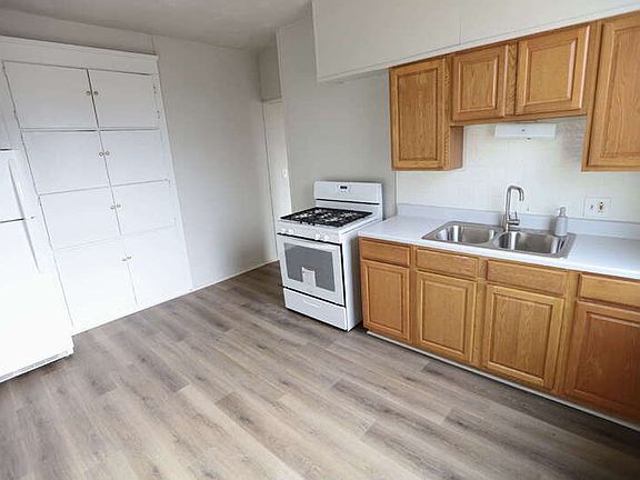 2nd image of 437 Eastern Ave SE APT 1