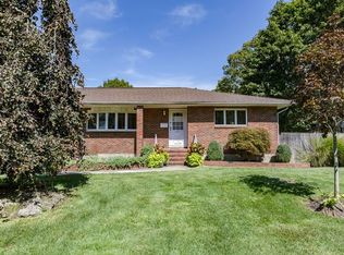 103 E Oakdale St, Bay Shore, NY 11706