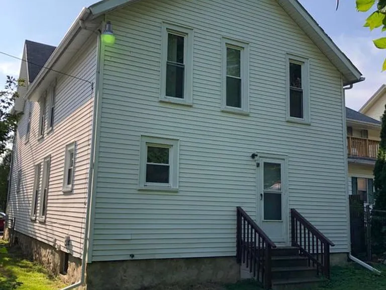 611 S Jackson St — Photo 2