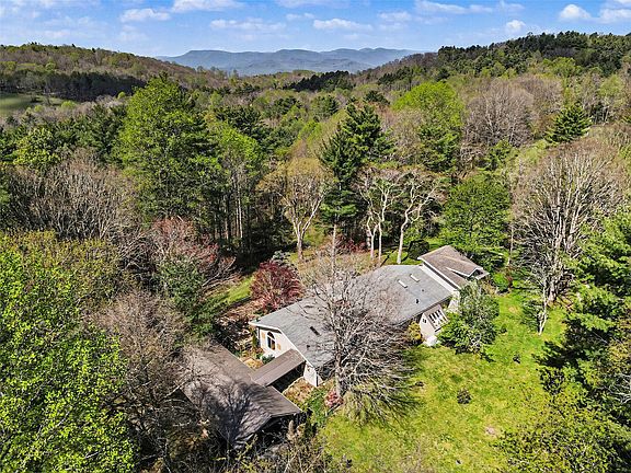 4th image of 125 Pines Road