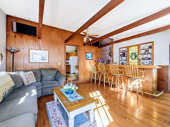 4th image of 22 Morton Ave