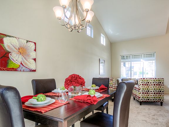4th image of 385 SE 13th Pl