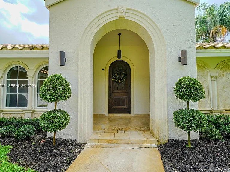 8134 Twin Lake Dr — Photo 2