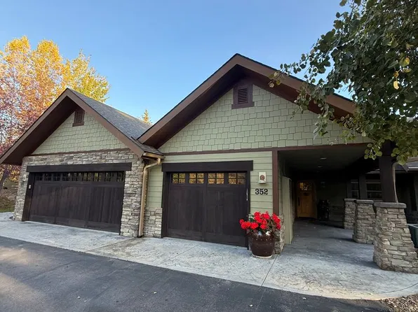 352 Jib Ln, Lakeside, MT 59922