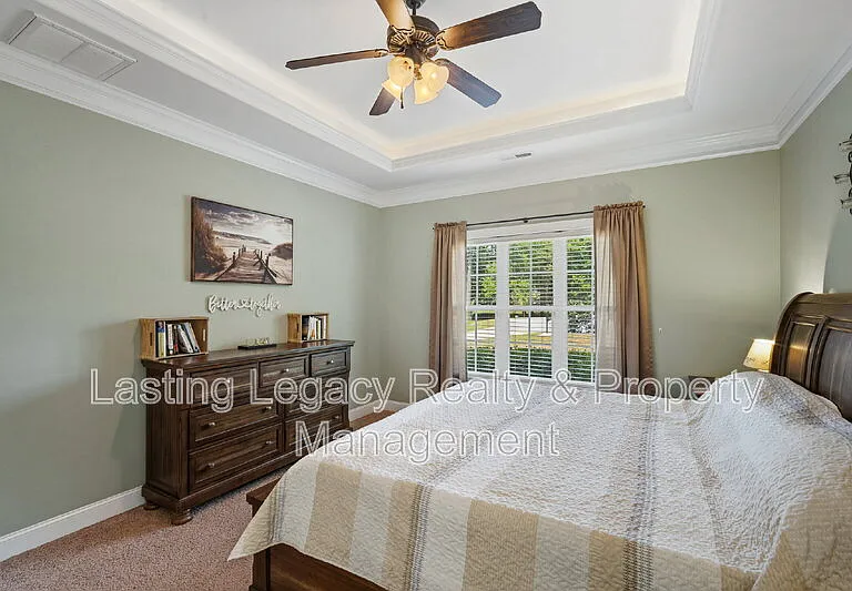 187 Marbrook Dr — Photo 17