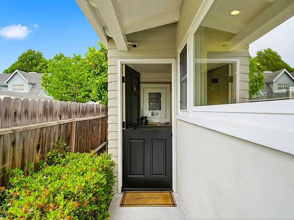 4th image of 2683 Santa Ana Ave