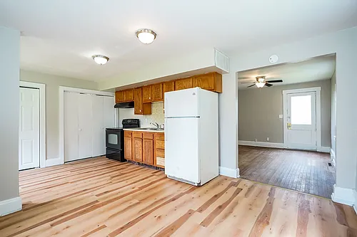20 Vernon Ave Photo 1