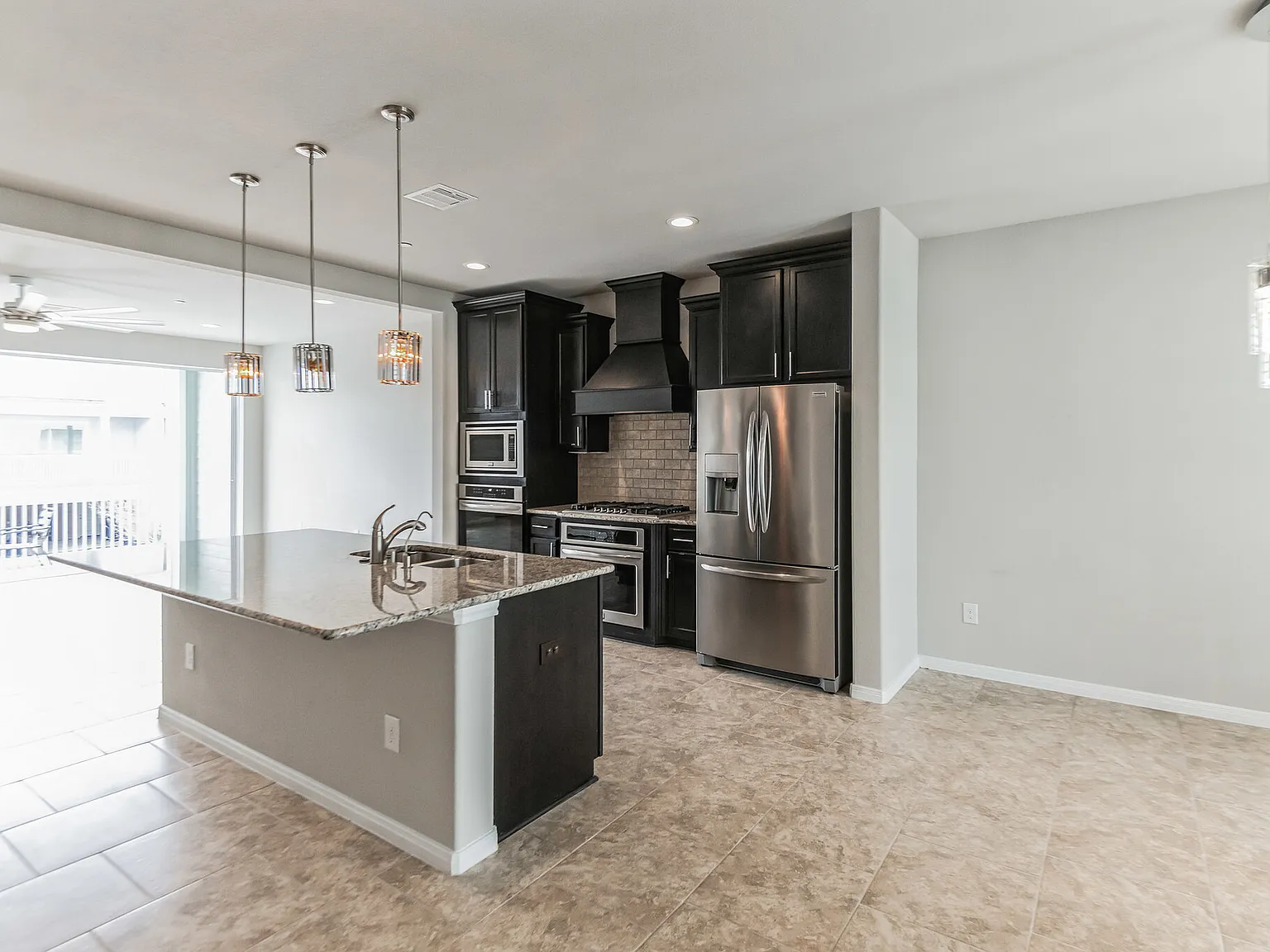 2 bed, 2.5 bath, 2081 sqft, $3,300 — Photo 4