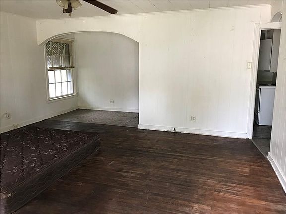 2nd image of 1413 W Sears St