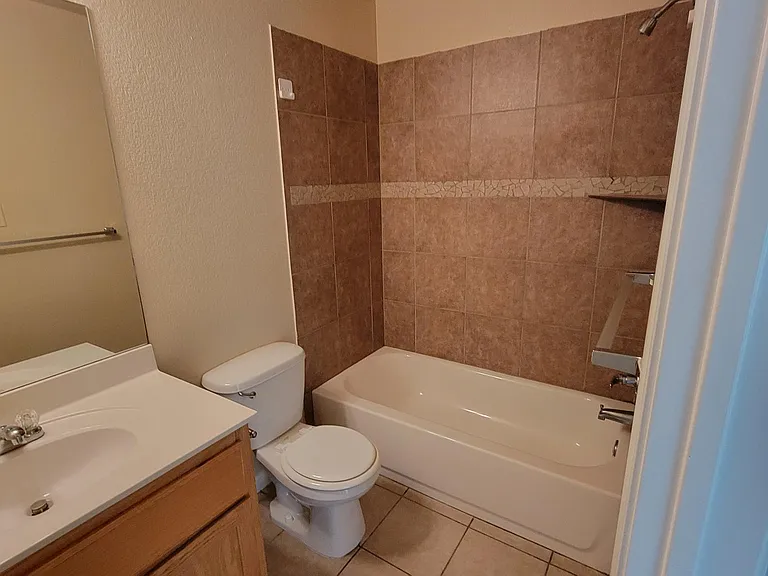 1001 Leah Dr #B — Photo 9