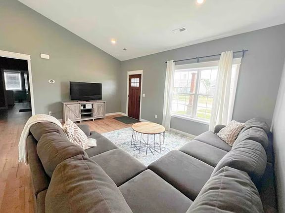 3rd image of 1704 Hillshire Dr