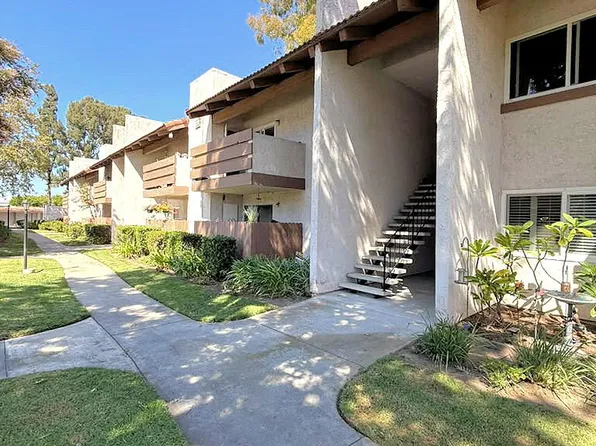 17574 Vandenberg Ln APT 11, Tustin, CA 92780