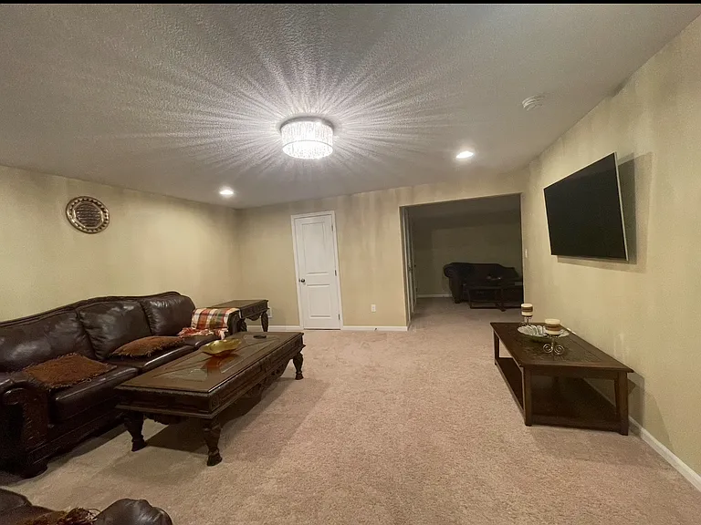 12 SE Booth Ave — Photo 9