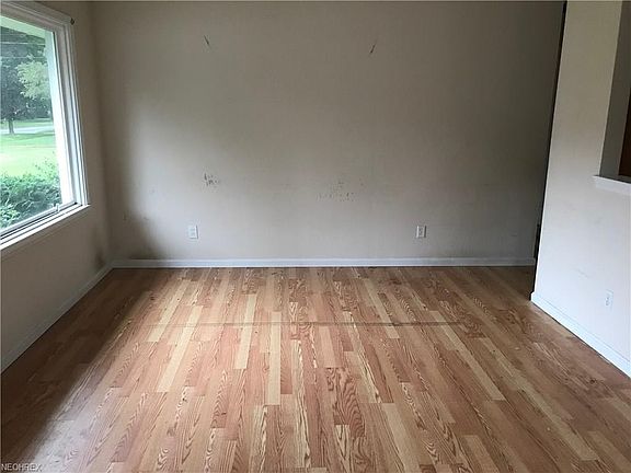 2nd image of 528 Milan Ave