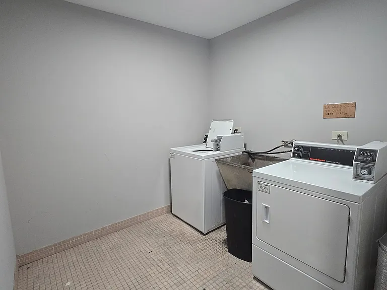 805 N Court St — Photo 2