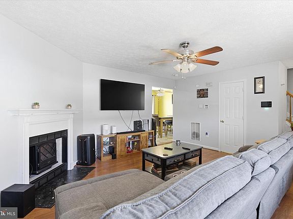 3rd image of 105 Hibiscus Ct